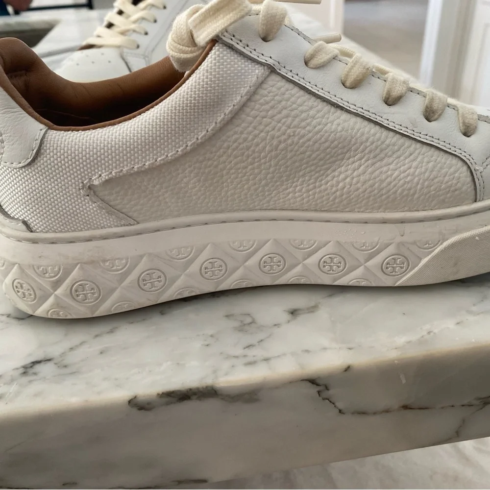 Tory Burch Ladybug White Leather Sneakers size 8.5 - Picture 3 of 11